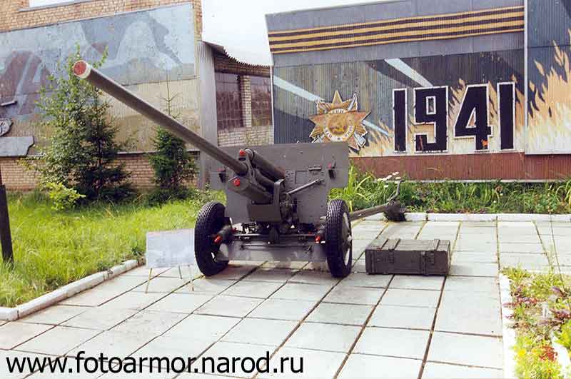 Советская 57-ммпротивотанковая пушка ЗИС-2.