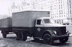 Фургон ГАЗ-51 с прицепом.