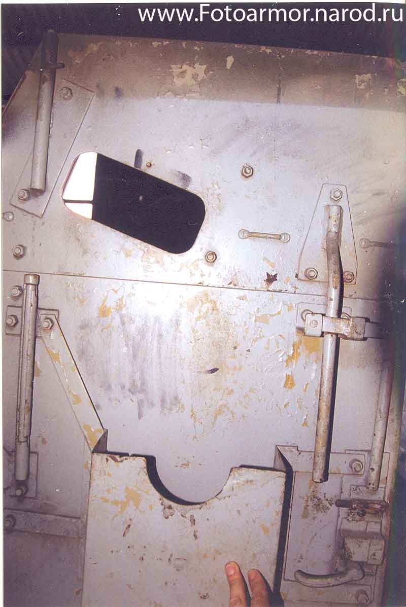 Американский полугусеничный бронетранспортёр М-3. Дверь.td>
    <td width=